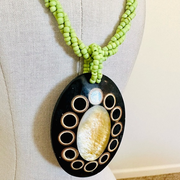 Retro Vintage Green Peruvian Shell Necklace & Earrings - Picture 13 of 17